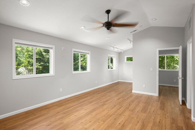 Building Photo - 215 SW 131st Ave