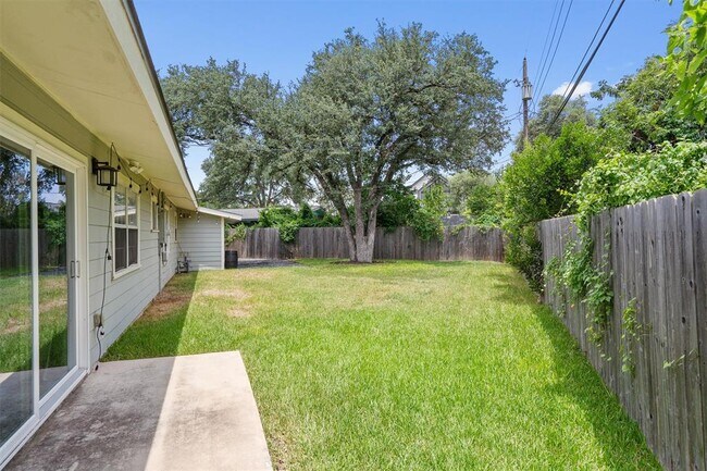Building Photo - 7707 Robalo Rd
