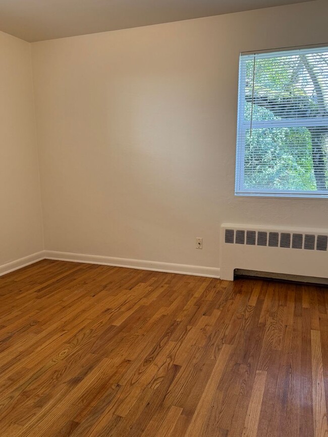 Building Photo - 1535-1537 California Ave SW (OTP)