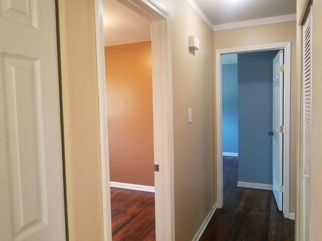 Building Photo - 1420 Gattegno St