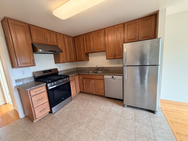 Building Photo - Charming Single Family House Across from McLaren Park
