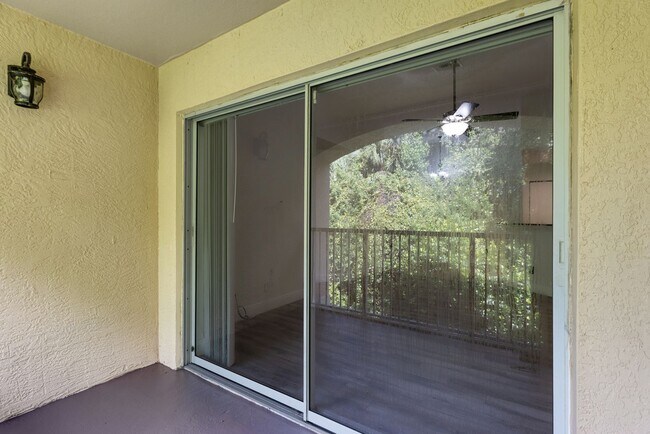 Building Photo - ** IBIS CLUB ** 3 BED / 2 BATH - CONDO - GATED COMMUNITY - SMALL PET OK! - ANNUAL RENTAL