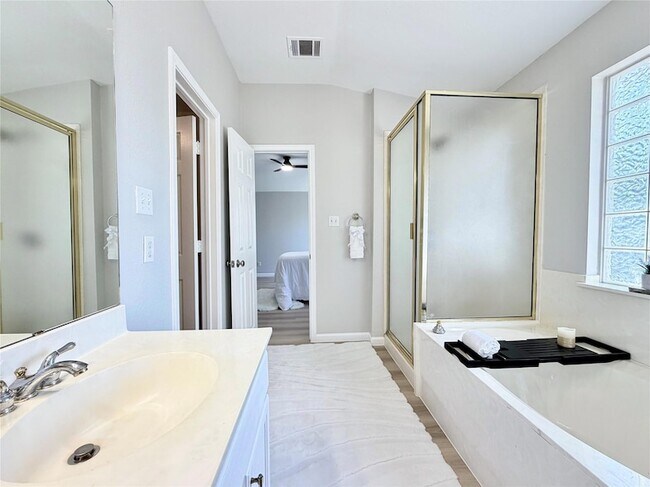 Building Photo - 2417 Hallie Ln