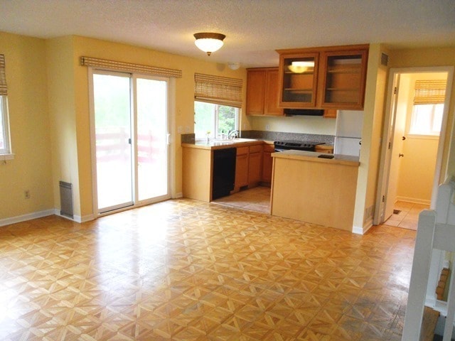 Building Photo - Short Term Lease