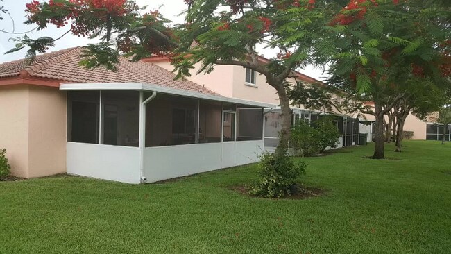Building Photo - 707 NW 208th Dr
