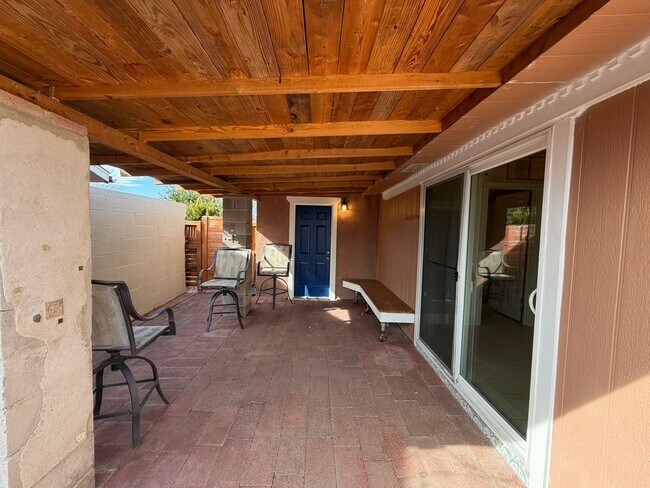 Building Photo - 3 Bedroom Single Story Home Available Near Unser Blvd SW & Bridge Blvd SW!