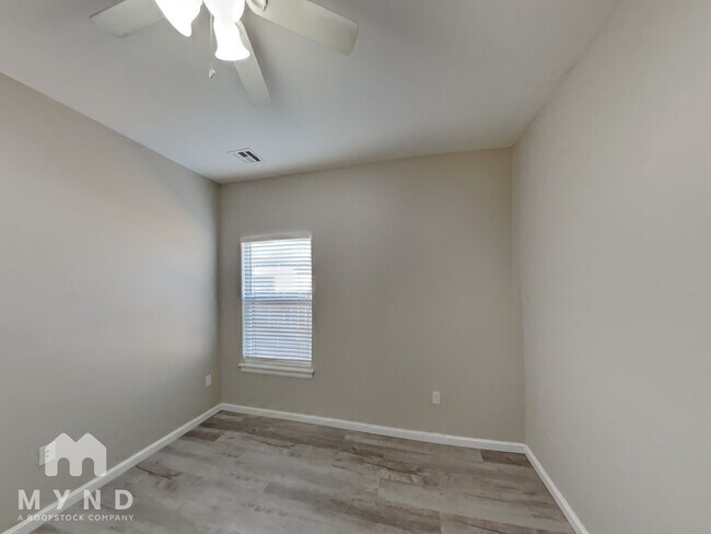 Building Photo - 12924 Firerock Cir