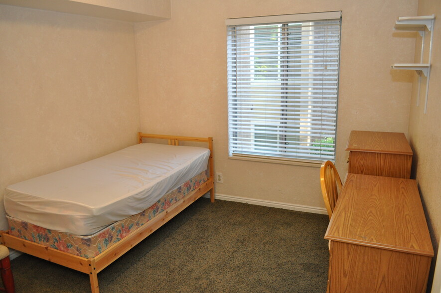 Building Photo - 761 E 820 N