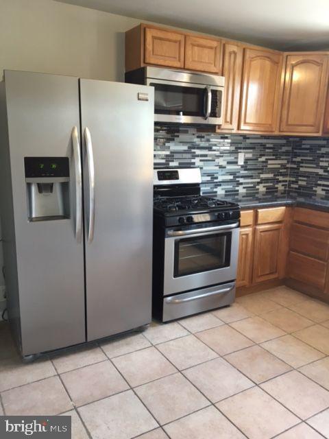 Building Photo - 2445 E Huntingdon St