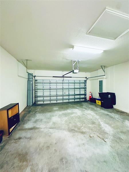 Building Photo - 8836 Sandy Crk Wy