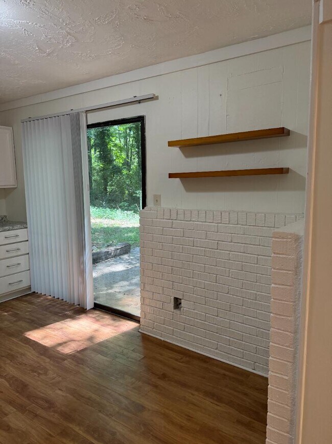 Building Photo - 721 Wedgewood Dr