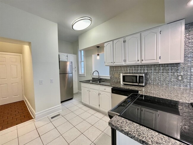 Building Photo - 160 Palmetto Rd