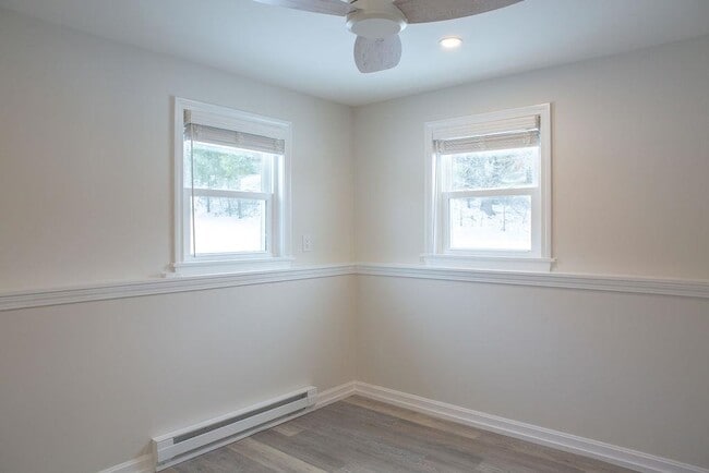 Building Photo - 180 N Main St