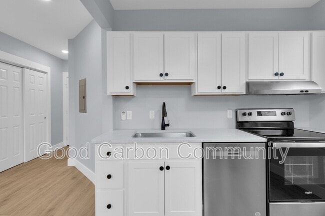 Primary Photo - 131 Allen St