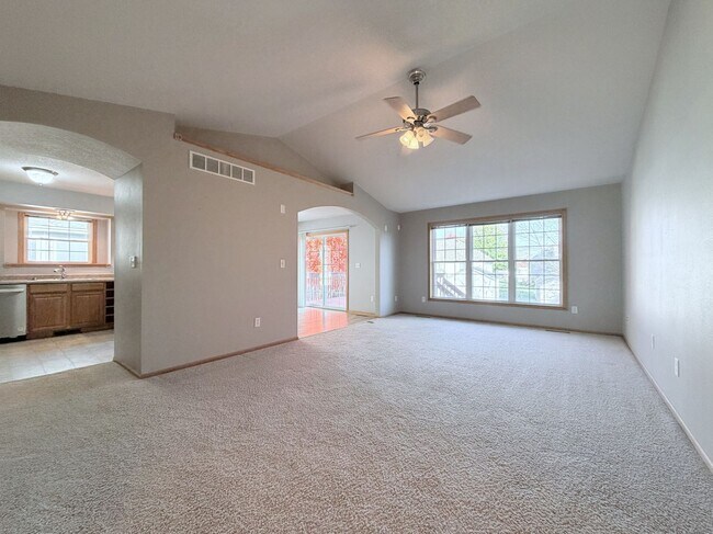 Primary Photo - 2374 Kristian St