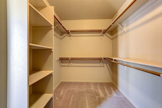 Building Photo - 4150 N Viewpoint Dr