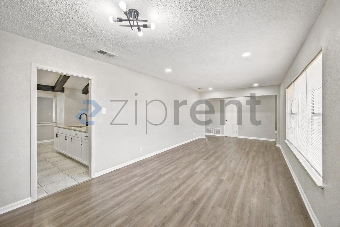 Building Photo - Unit
