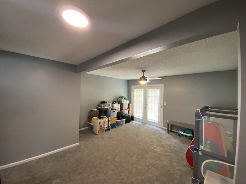 Dining & Living Room - 541 Lex Dr
