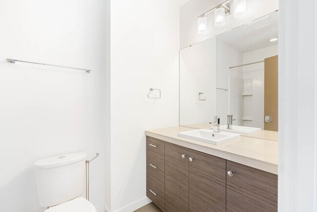 Building Photo - 113 17th Ave E