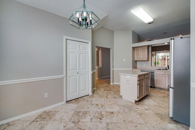 Building Photo - 404 Ridge Wood Cir