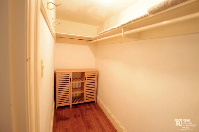 Building Photo - Timeless 4 Bedroom in West Montclair