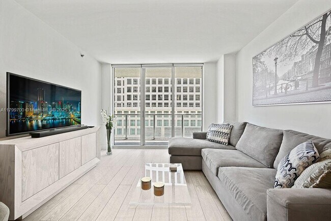 Building Photo - 500 Brickell Ave
