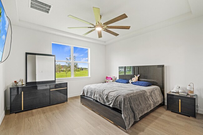 Building Photo - 8906 Dahlia Cir