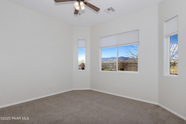 Building Photo - 800 N Morales St