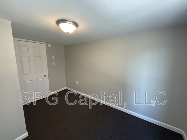 Building Photo - 144 Wilson St
