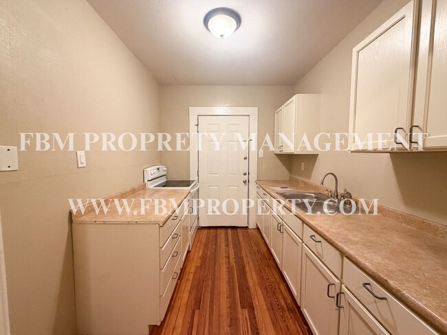 Building Photo - 409 W Brown St