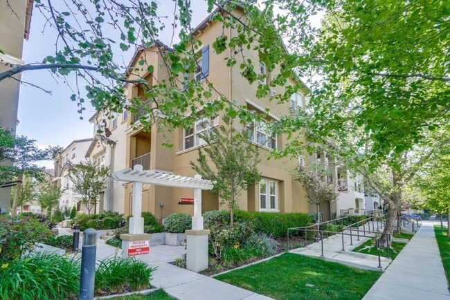 Primary Photo - SAN JOSE - Well Maintained Tri-Level 2/2.5 Townhouse