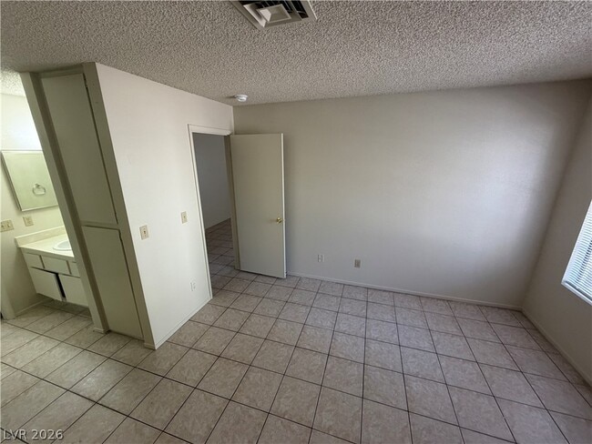 Building Photo - 4736 Nara Vista Way