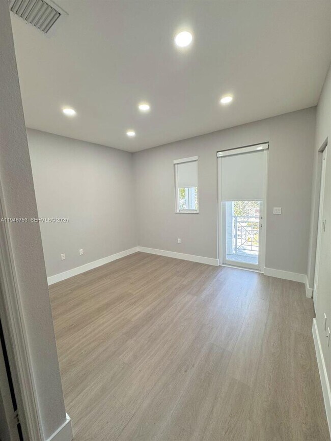 Building Photo - 11400 NW 75th Terrace