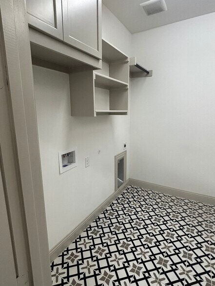 Building Photo - 1702 Trellis Dr