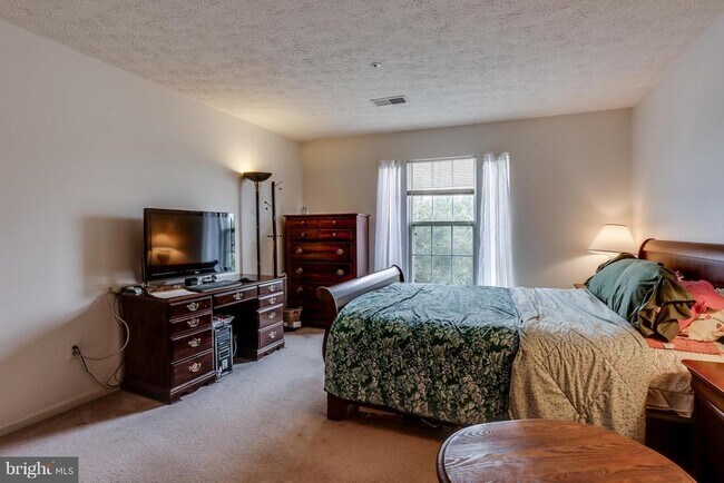 Building Photo - 6205 Sandpiper Ct