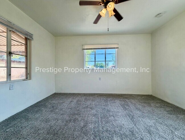 Building Photo - Spacious With Vintage Charm- 2/1 Centrally Located and Waiting For You!