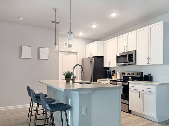 Building Photo - 1564 Flournoy Cir W
