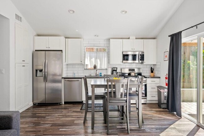 Building Photo - 2 bedroom 1 bath