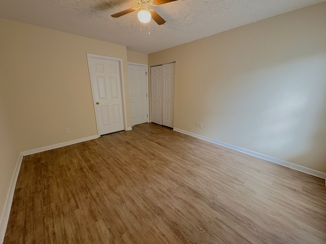 Building Photo - This spacious 2-bedroom, 2-bathroom duplex