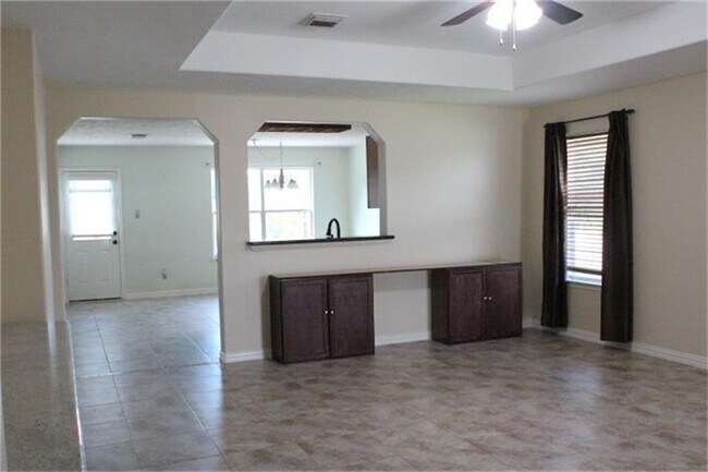 Building Photo - 24202 Kingbriar Dr