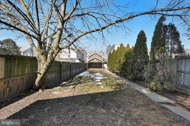 Building Photo - 430 E Main St