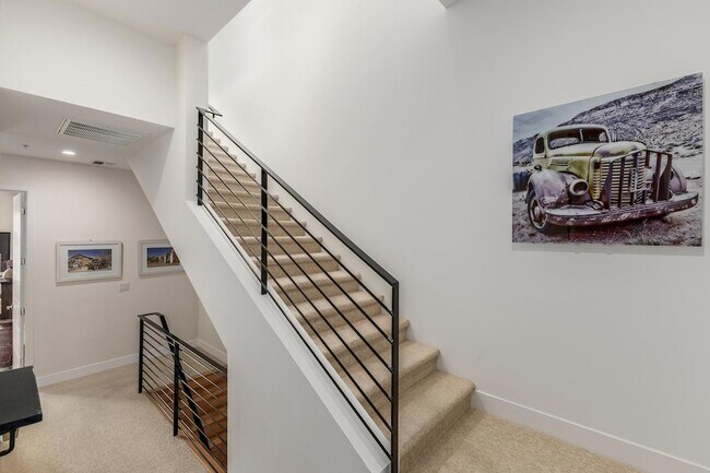 Building Photo - 16510 N 92nd St