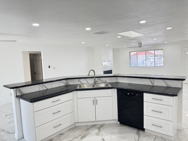 Building Photo - Dobson Ranch 4 bedroom rental