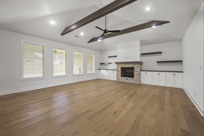 Building Photo - 1241 Silver Maple St