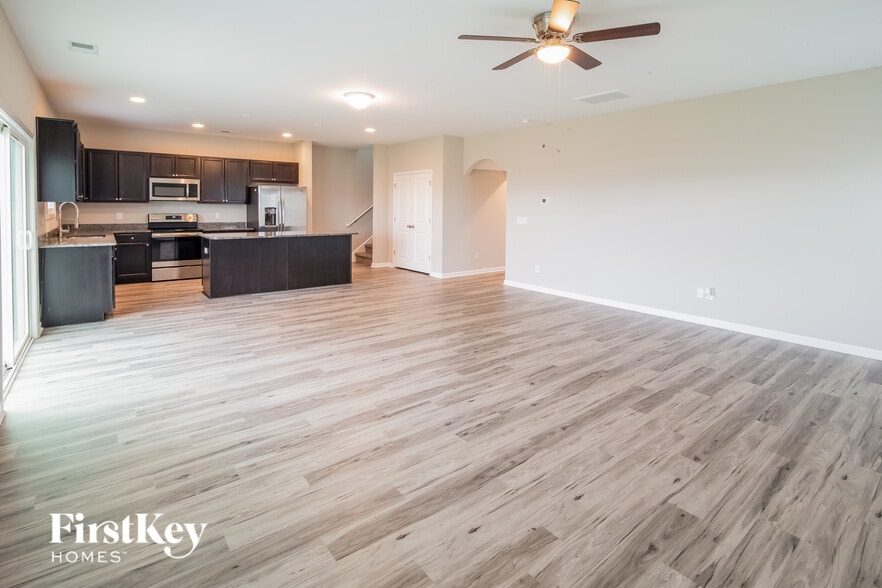 Building Photo - 146 Clydesdale Cir
