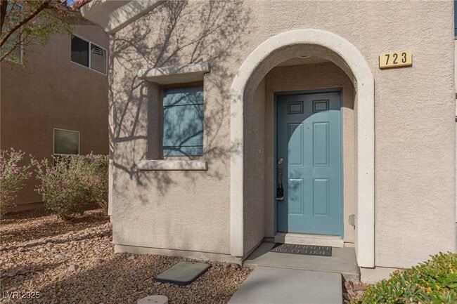 Building Photo - 723 St Aidans St