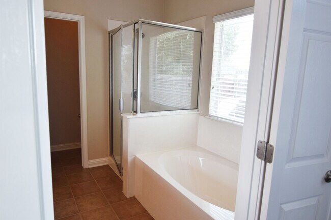 Building Photo - 310 Wildhorse Creek