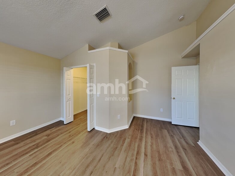 Building Photo - 6765 Waterton Dr