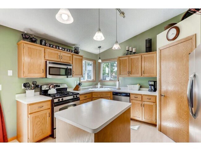 Building Photo - 608 Holly Cir SW