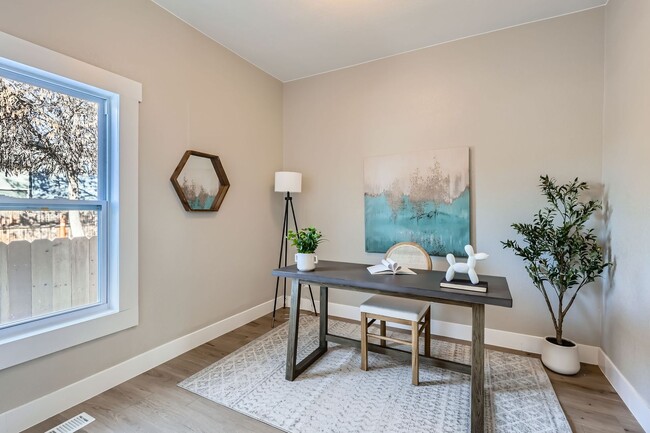 Building Photo - Newly Remodeled Home!